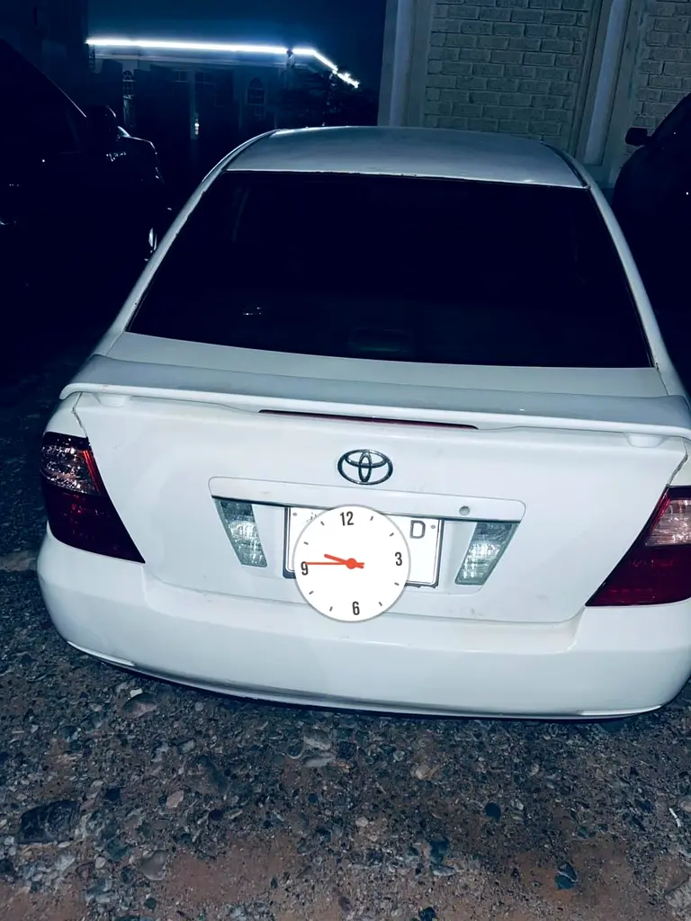 Toyota Corolla 2006 — photo 1 of 10