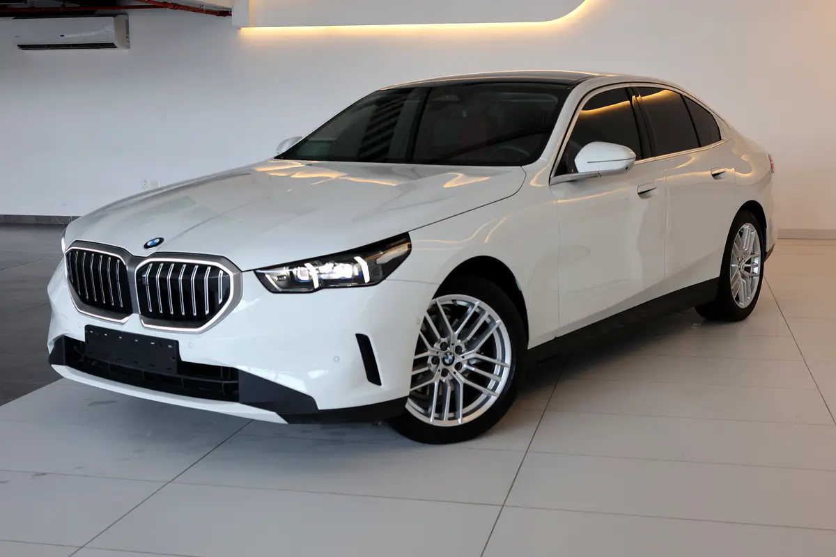 BMW 5-Series 2026 — photo 1 of 20