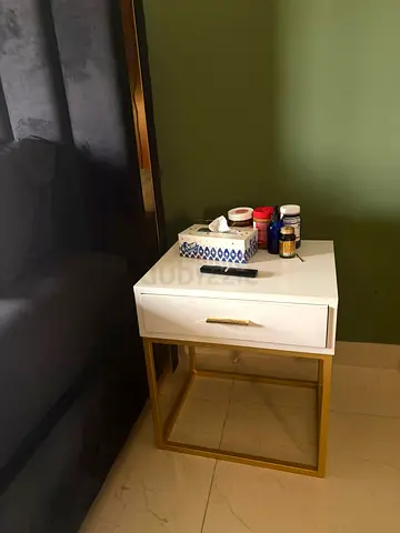 King Size Bed with 2 side tables