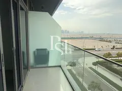 Balcony | Ready to Move | Prime Location