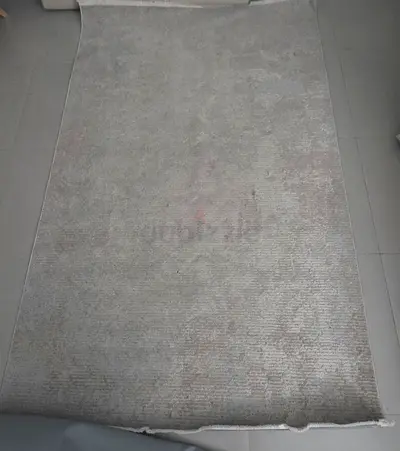 Light Grey Rectangular Area Rug - 1.5 x 2.5 m (used)