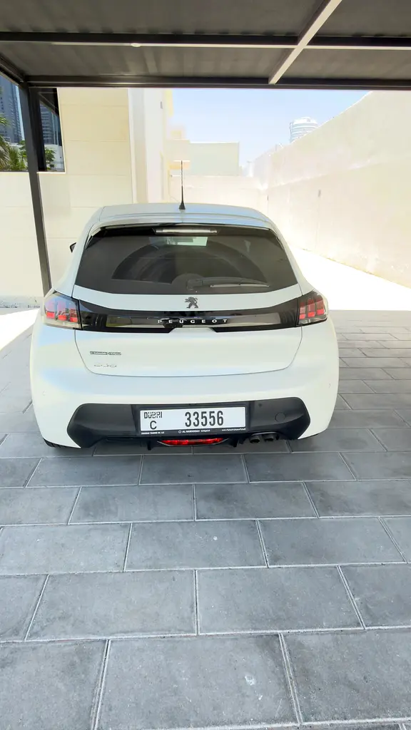 Peugeot 208 2023 — photo 1 of 8
