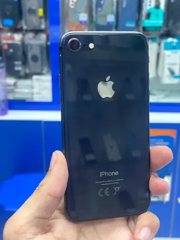 iPhone 8 (64GB)