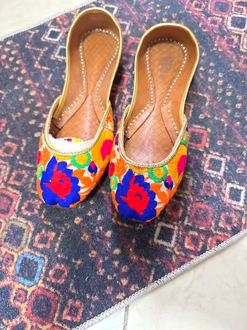 Traditional Embroidered Punjabi Jutti for Women