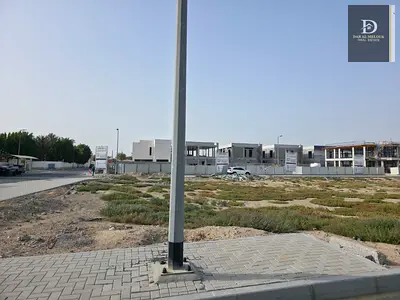 � فرصة مميزة للبيع في الشارقة – منطقة الطرفا 🔥  🏡 أرض سكنية زاوية على 3 شوارع