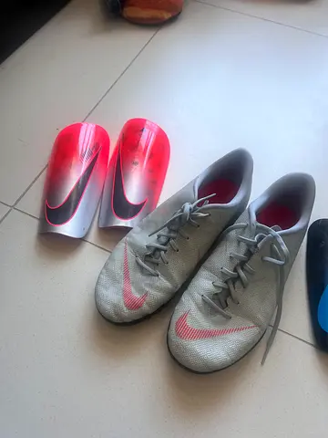 Women Nike football boots with matching shin guards, size EU 38.5