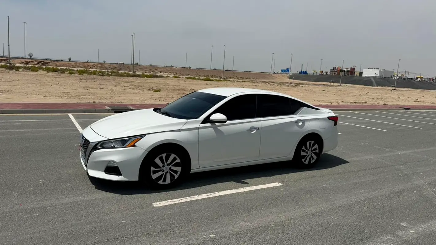 Nissan Altima 2020 — photo 1 of 7