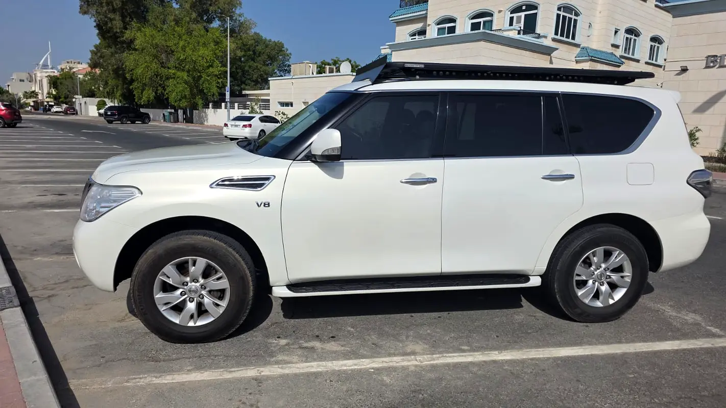 Nissan Patrol 2013 — photo 1 of 8