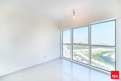 Bright & Spacious Unit With Panoramic Golf Views