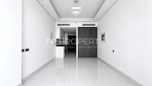 Spacious And Bright Studio With Open View - Ready