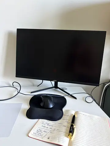 2 Monitors 24 inch