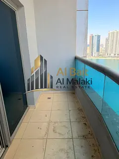 Two-bedroom apartment with a living room, 3 bathrooms, balcony with a sea view, free parking, maid