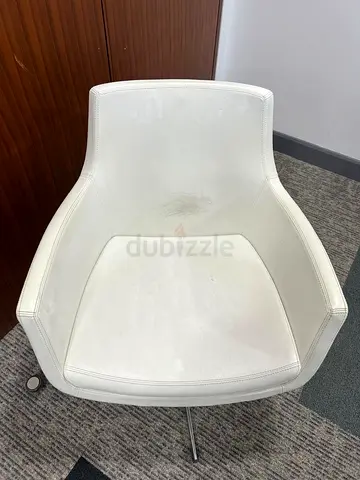 White Swivel Office/Guest Chair - Leatherette
