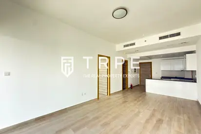 Community View | Vacant | High Floor