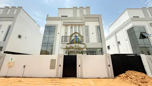Luxurious modern 5 bedroom with maid room villa for rent