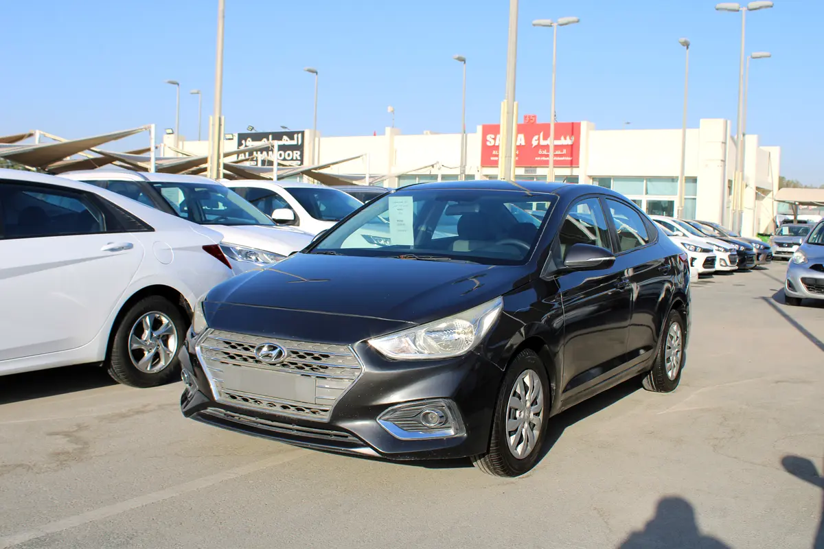 Hyundai Accent 2020 — photo 1 of 10