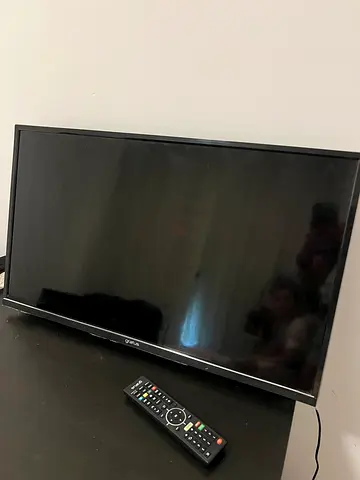 32-inch Led TV with Remote - Good Working Condition