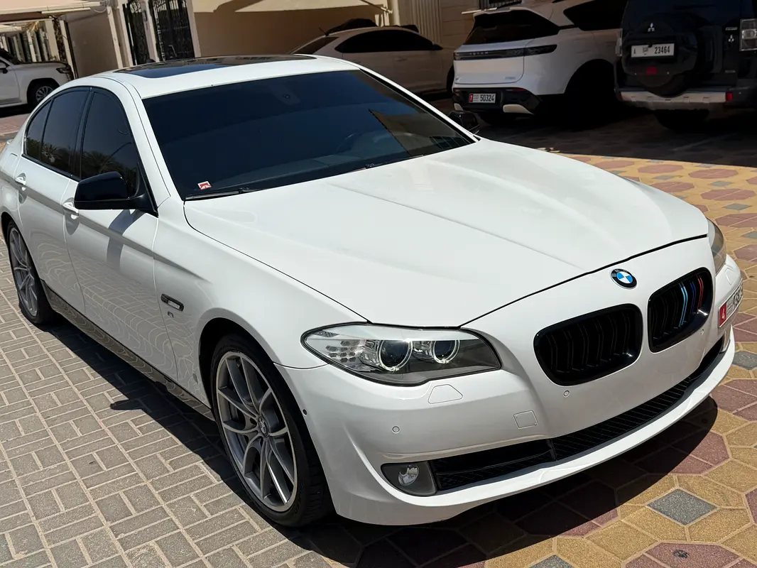 BMW 5-Series 2011 — photo 1 of 13