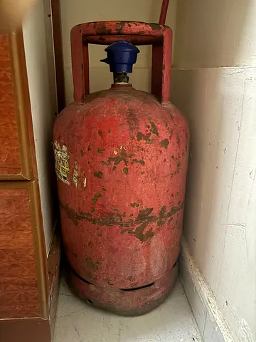 Used LPG Gas Cylinder (Red) - Single Cylinder