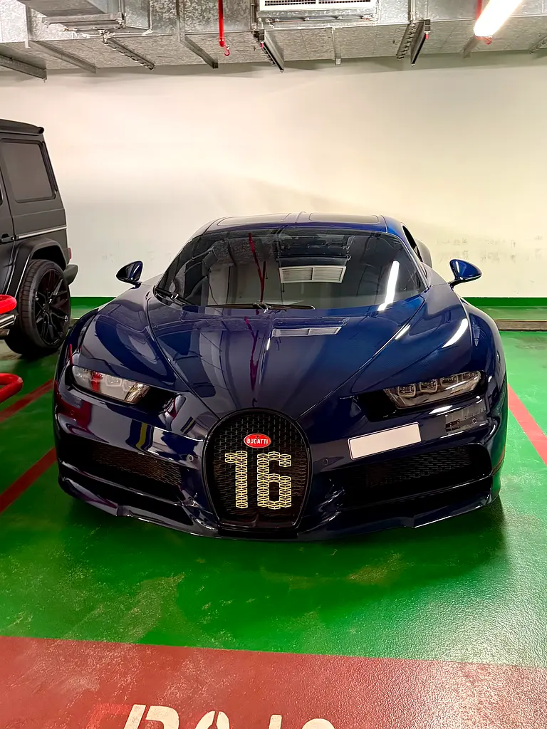 Bugatti Chiron 2020 — photo 1 of 10