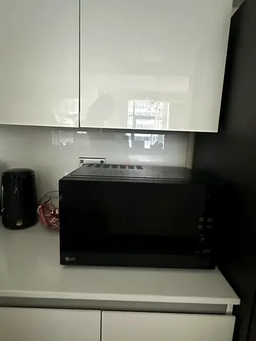 LG countertop microwave - good working condition
