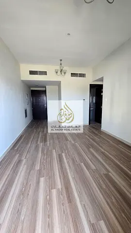 🏢 للإيجار شقة غرفتين وصالة في الجرف 3  ✨ مواصفات الشقة: 🛏️ غرفتان نوم 🛋️ صالة واسعة 🚿 حمامان 🌅 بلكونة ❄️ تكييف مركزي 📏 مساحات واسعة ومريحة  📍 م