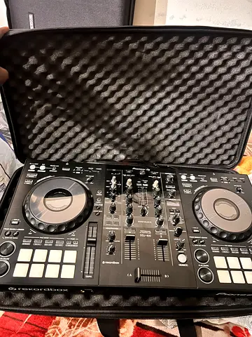 Pioneer DDJ-800 DJ Controller For Sale And Comes with A Bag