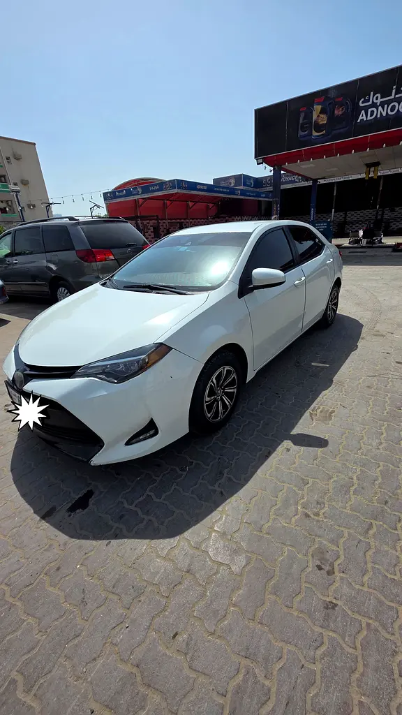 Toyota Corolla 2017 — photo 1 of 6