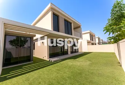 Closed Kitchen | Single Row | Landscaped