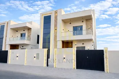 فيلا تقع على الشارع الرئيسي امام الحديقة المباشرة، بدون رسوم خدمات، ملكية حرة لجميع الجنسيات