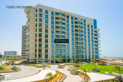 Seaside Serenity Chic 1BR with Stunning Views