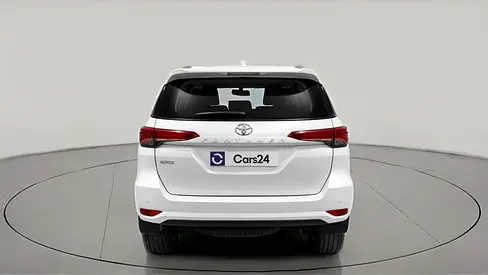 2023 Toyota FORTUNER — фото 4