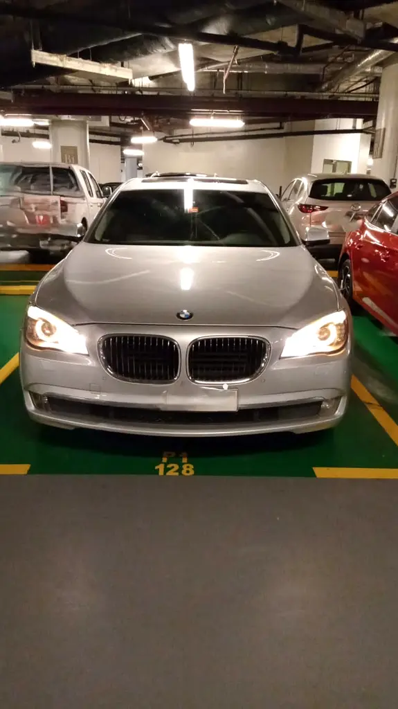 BMW 7-Series 2011 — photo 1 of 5