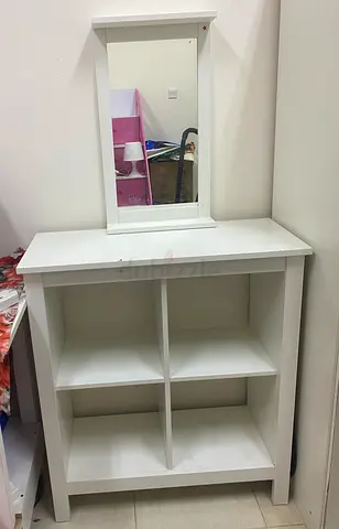 White Hallway Console Shelf with Mirror - 4 Cubes, Good Condition