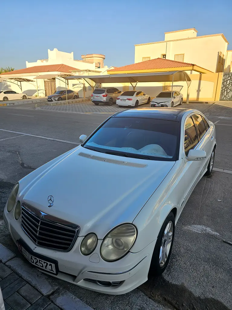 Mercedes-Benz E-Class 2009 — photo 1 of 12