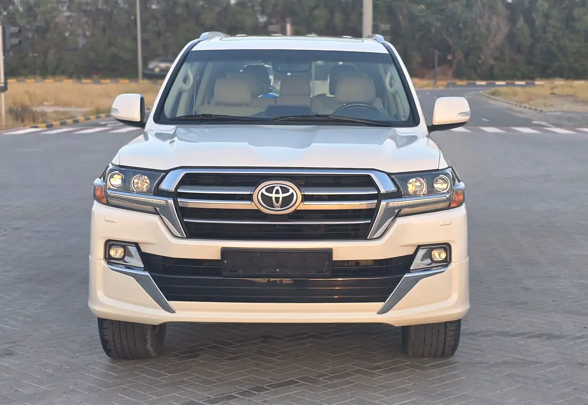 Toyota Land Cruiser 2019 — photo 1 of 20