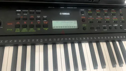 Yamaha PSR E283 keyboard