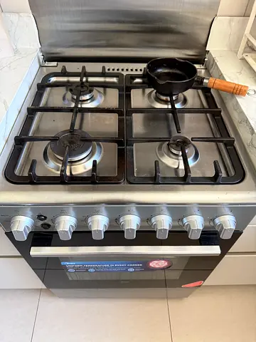 Midea Stove 4-burner gas hob with oven - good condition