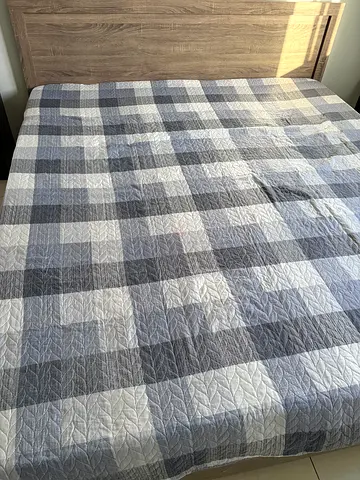 Used wooden bed frame - Standard King Size 180 x 200