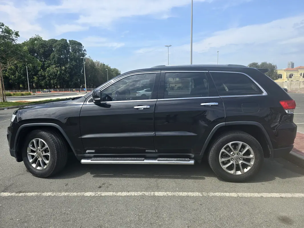 Jeep Grand Cherokee 2015 — photo 1 of 7