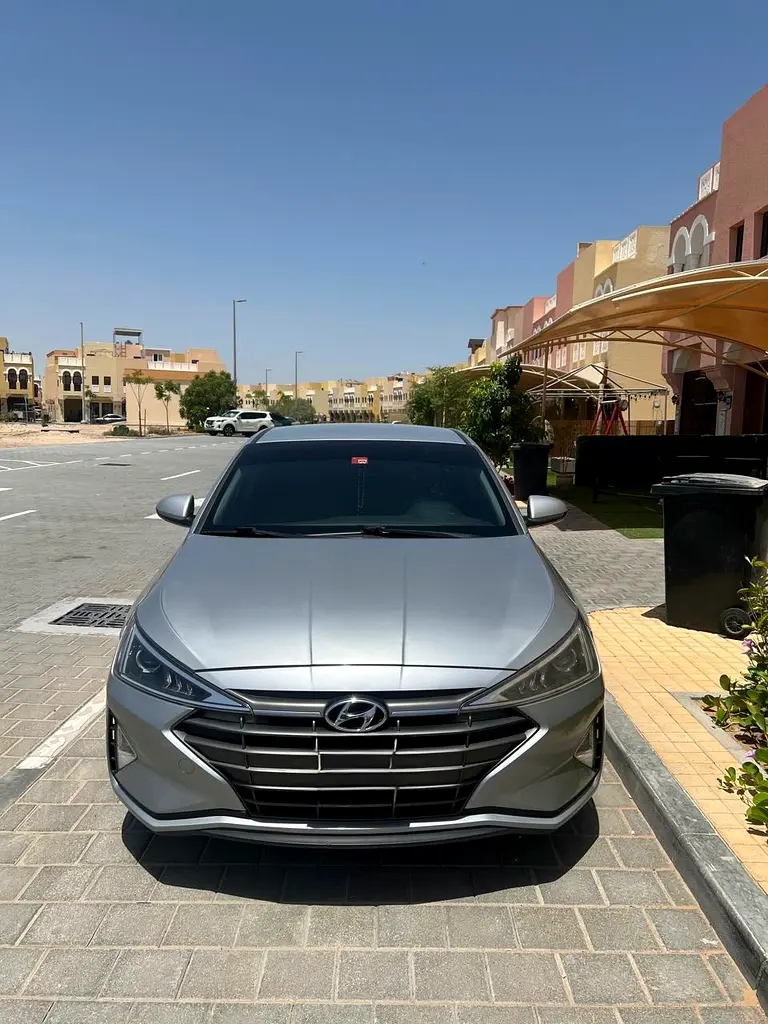 Hyundai Elantra 2020 — photo 1 of 6
