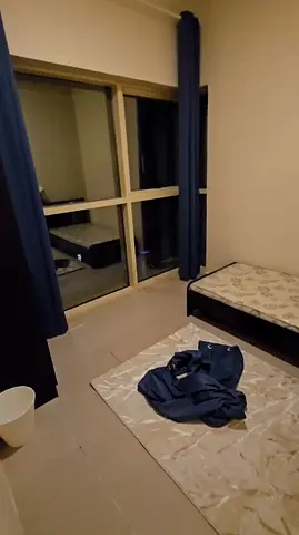 BIG WINDOW PARTITION FOR SINGLE LADY ONLY NEAR MOE
