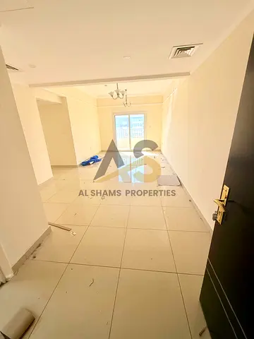 3BR Unit With MasterRoom Balcony Wardrobes Parking