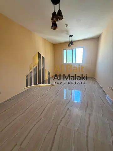 2 Bedroom Apartment and Living Room | Second Tenant | Free Parking + 13 Days Free + Free Maintenance