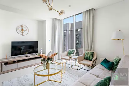 Clean 2 bedroom with pool and gym access - Free Parking