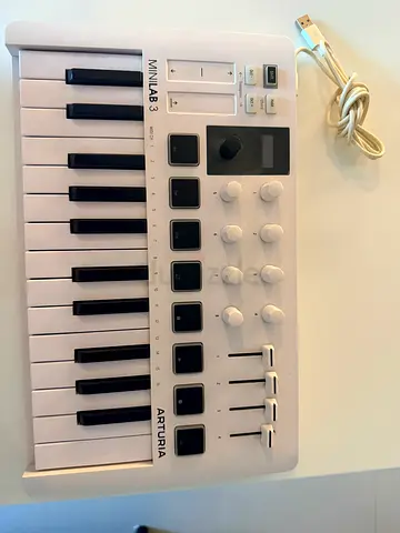 Arturia MiniLab 3 MIDI Controller - Compact 25-key USB Keyboard (White)