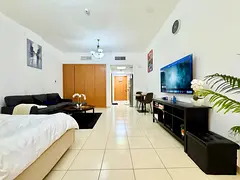 No Commission–Clean Studio for Sharing–Parking–Balcony–Separate Bed If Needed