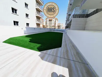 Spacious 3bhk ! Huge layout! Prime location! Faimly Bulding! Only 120k