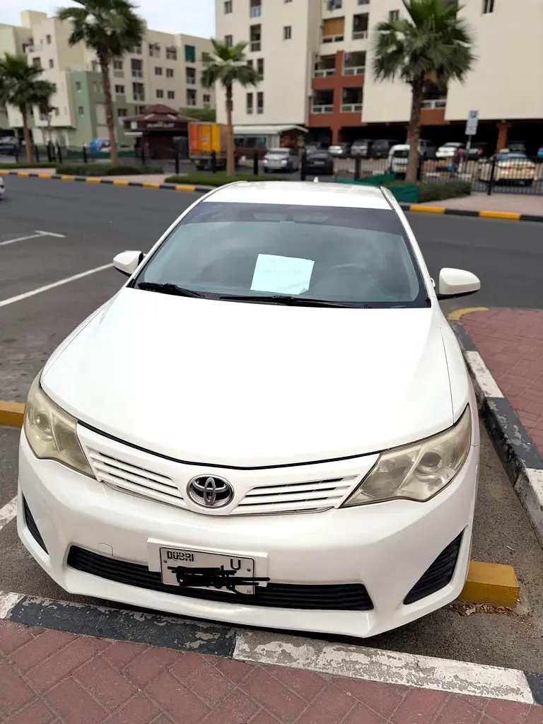 Toyota Camry 2015 — photo 1 of 5