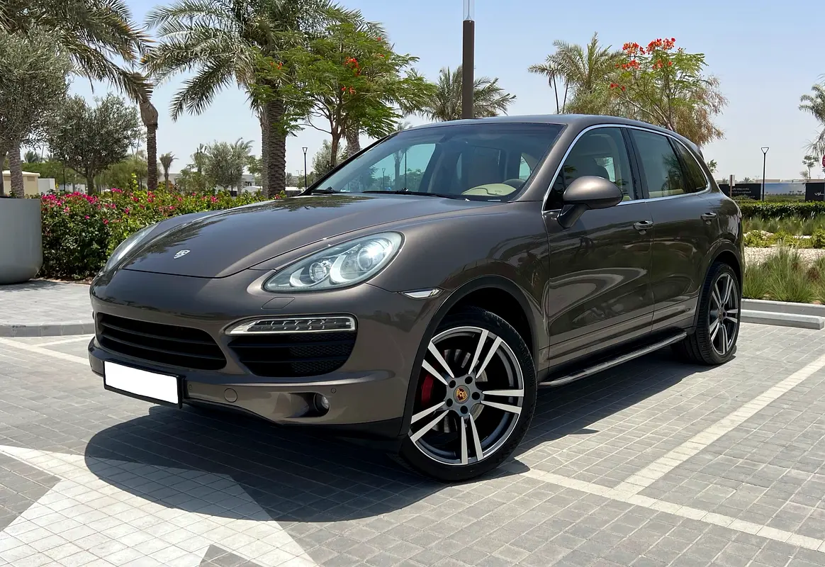 Porsche Cayenne 2011 — photo 1 of 17